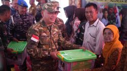Semarak HUT ke-80 TNI, Pangdam XXI/Radin Inten dan Wali Kota Metro Gelar Bakti Sosial untuk Masyarakat